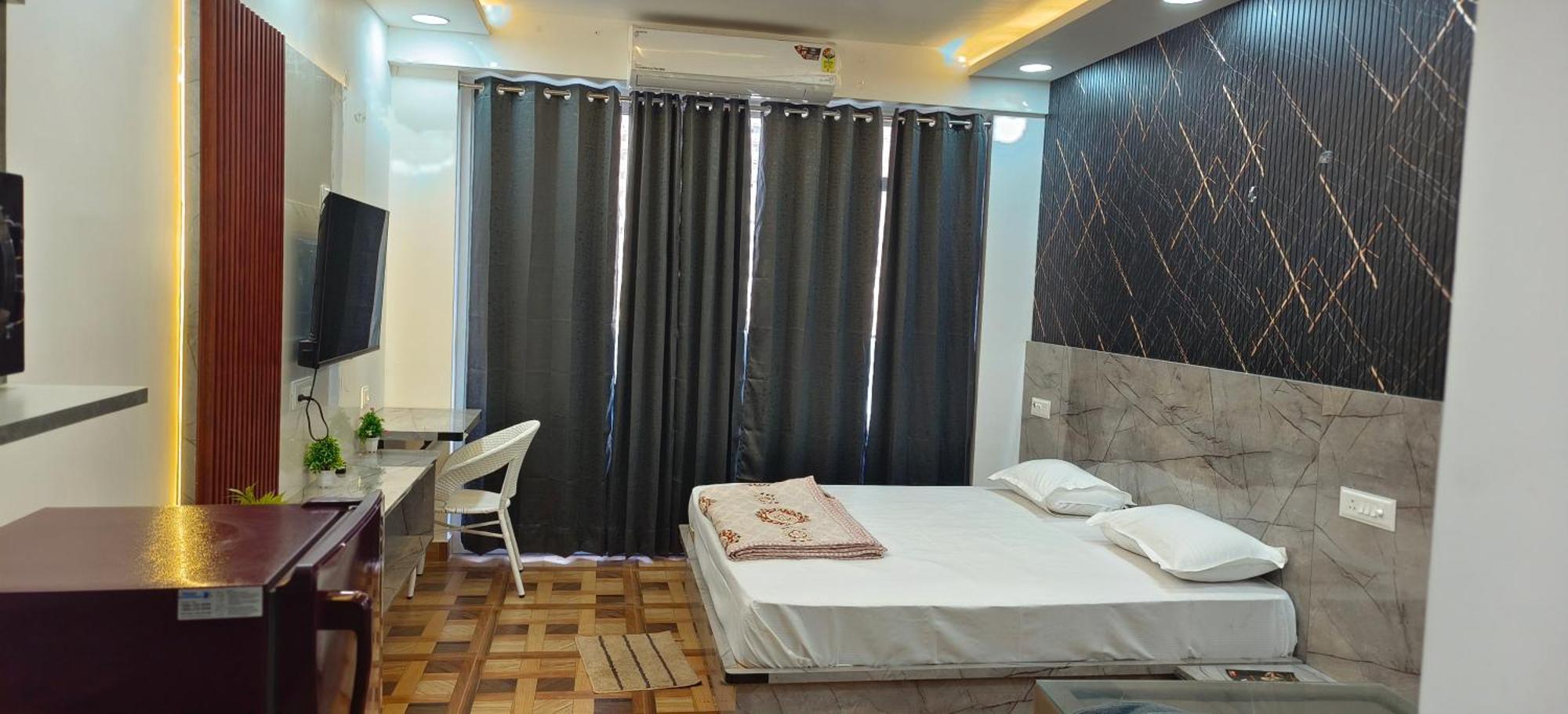 Aarohi Studio Hotels Ґазіабад Екстер'єр фото